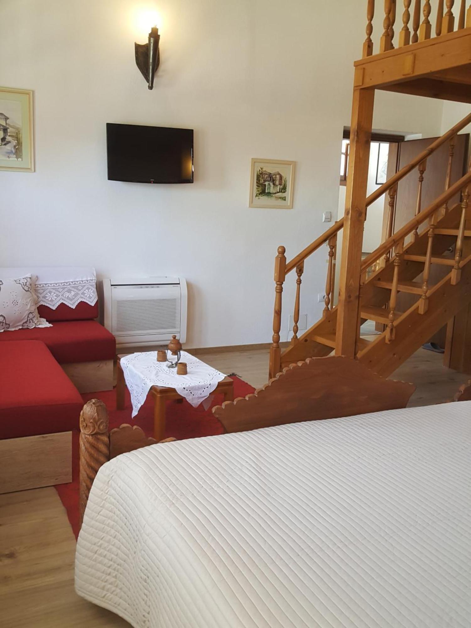 Hotel Gjirokastra Exterior photo